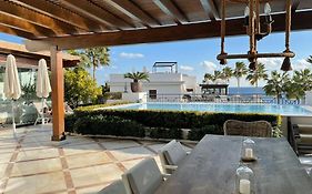 Luxurious And Light 3 Bedroom Penthouse